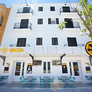 Ryans La Marina Hotel